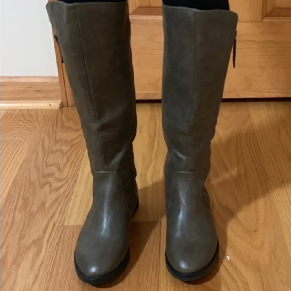 Boots - Picture 2 of 3